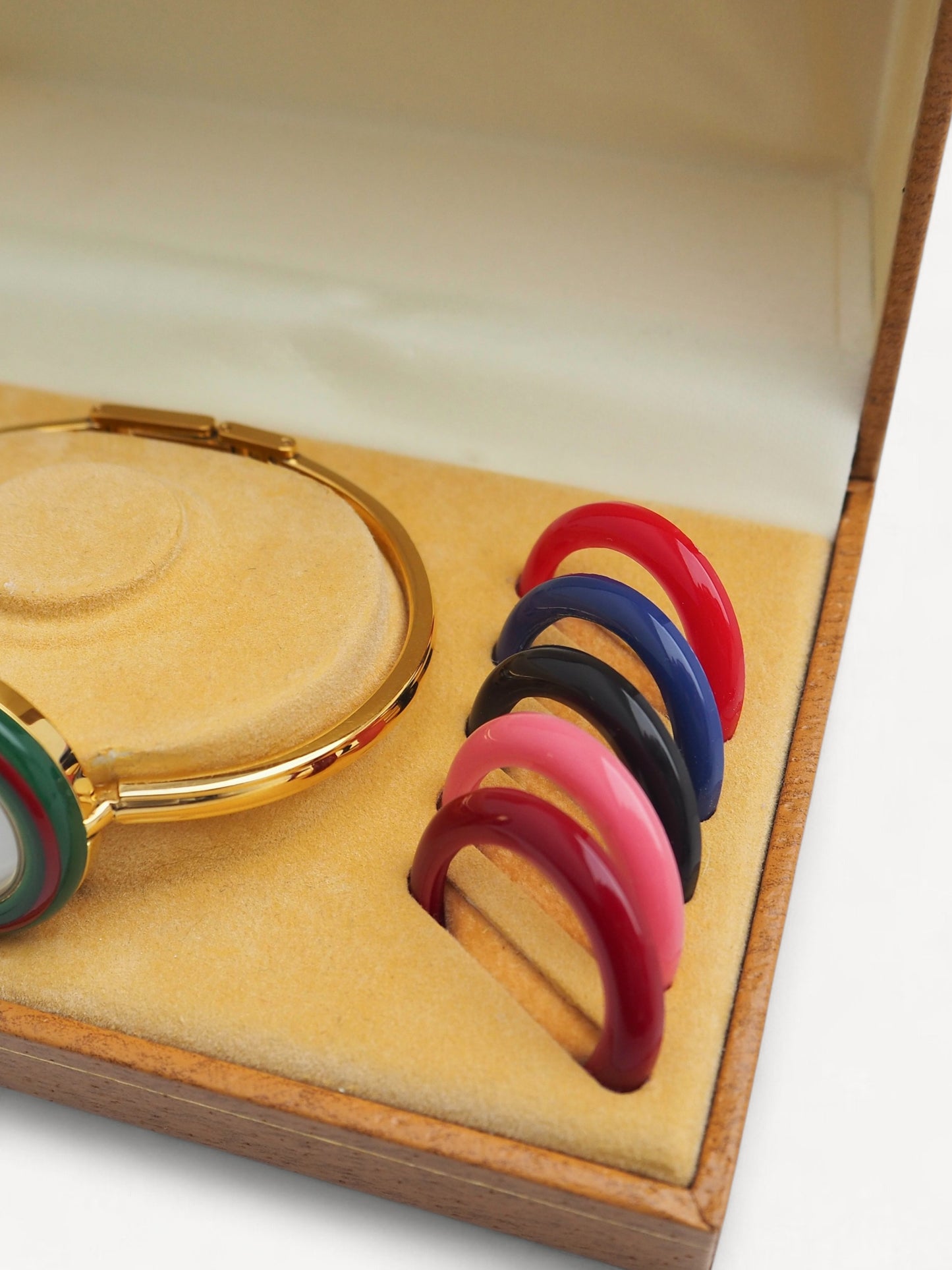 GUCCI INTERCHANGEABLE BEZEL WATCH