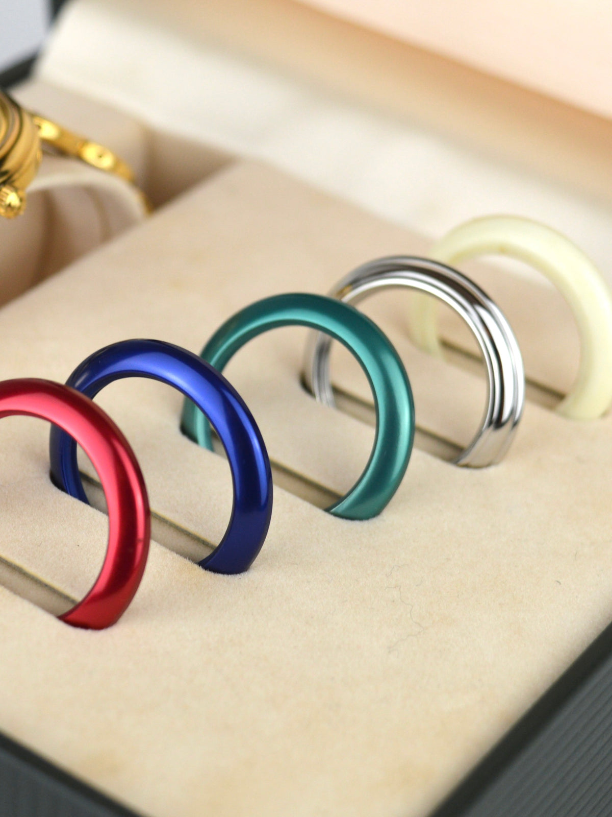GUCCI INTERCHANGEABLE BEZEL WATCH