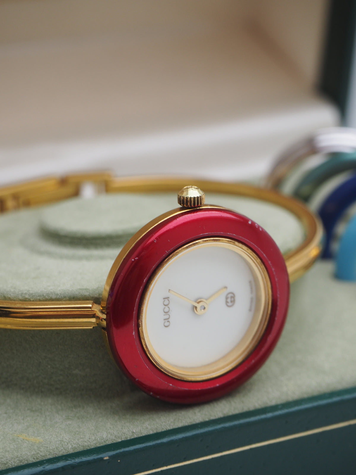 GUCCI INTERCHANGEABLE BEZEL WATCH