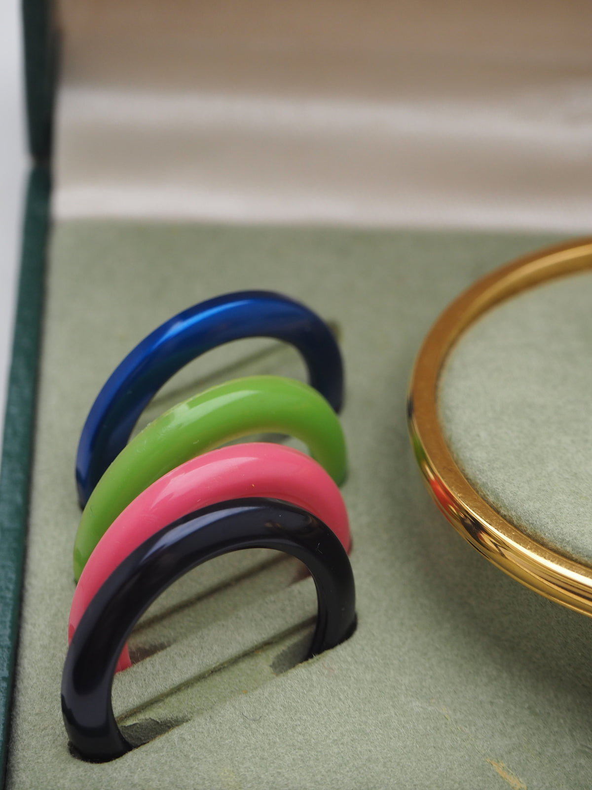 GUCCI INTERCHANGEABLE BEZEL WATCH
