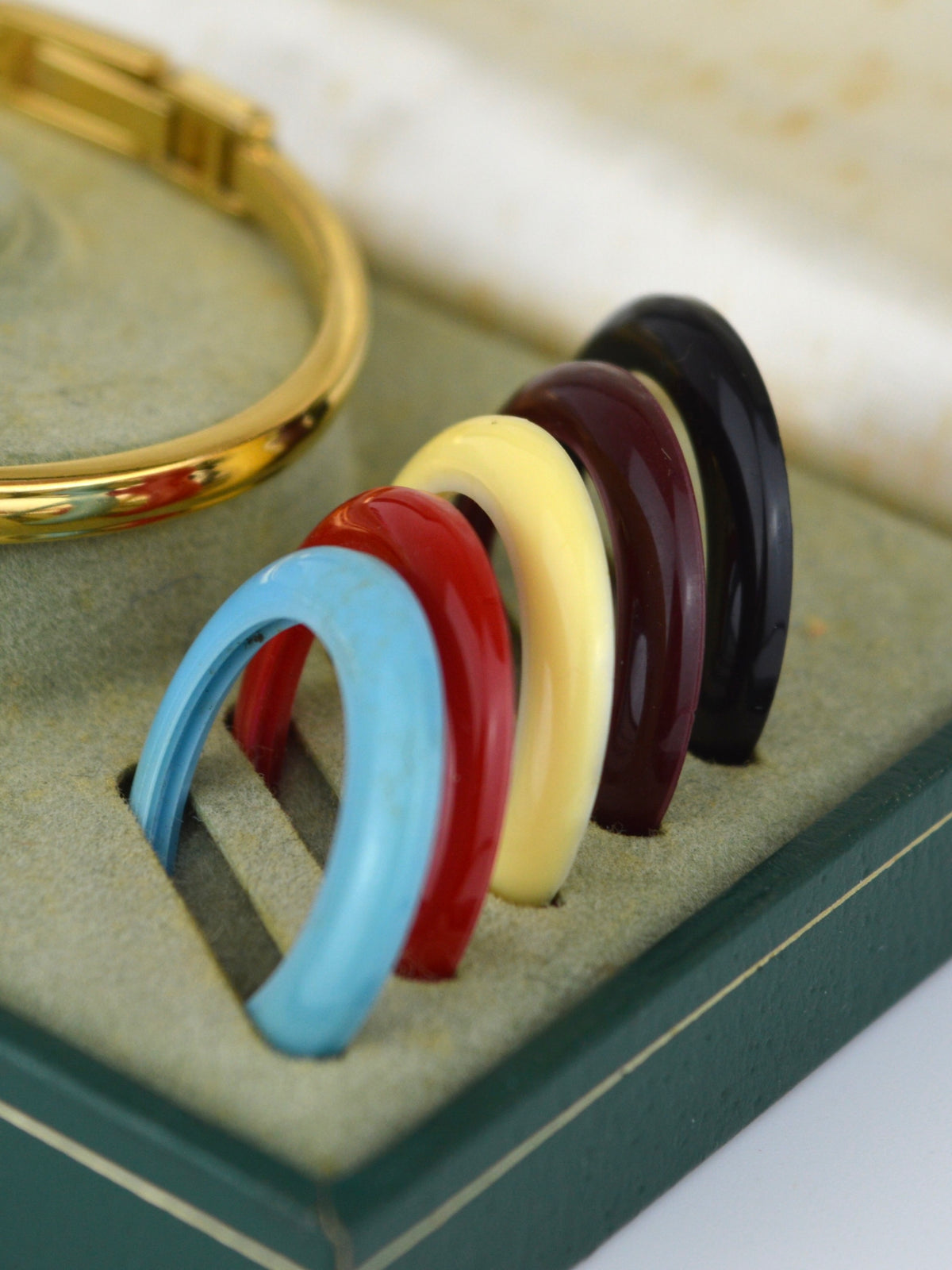 GUCCI INTERCHANGEABLE BEZEL WATCH