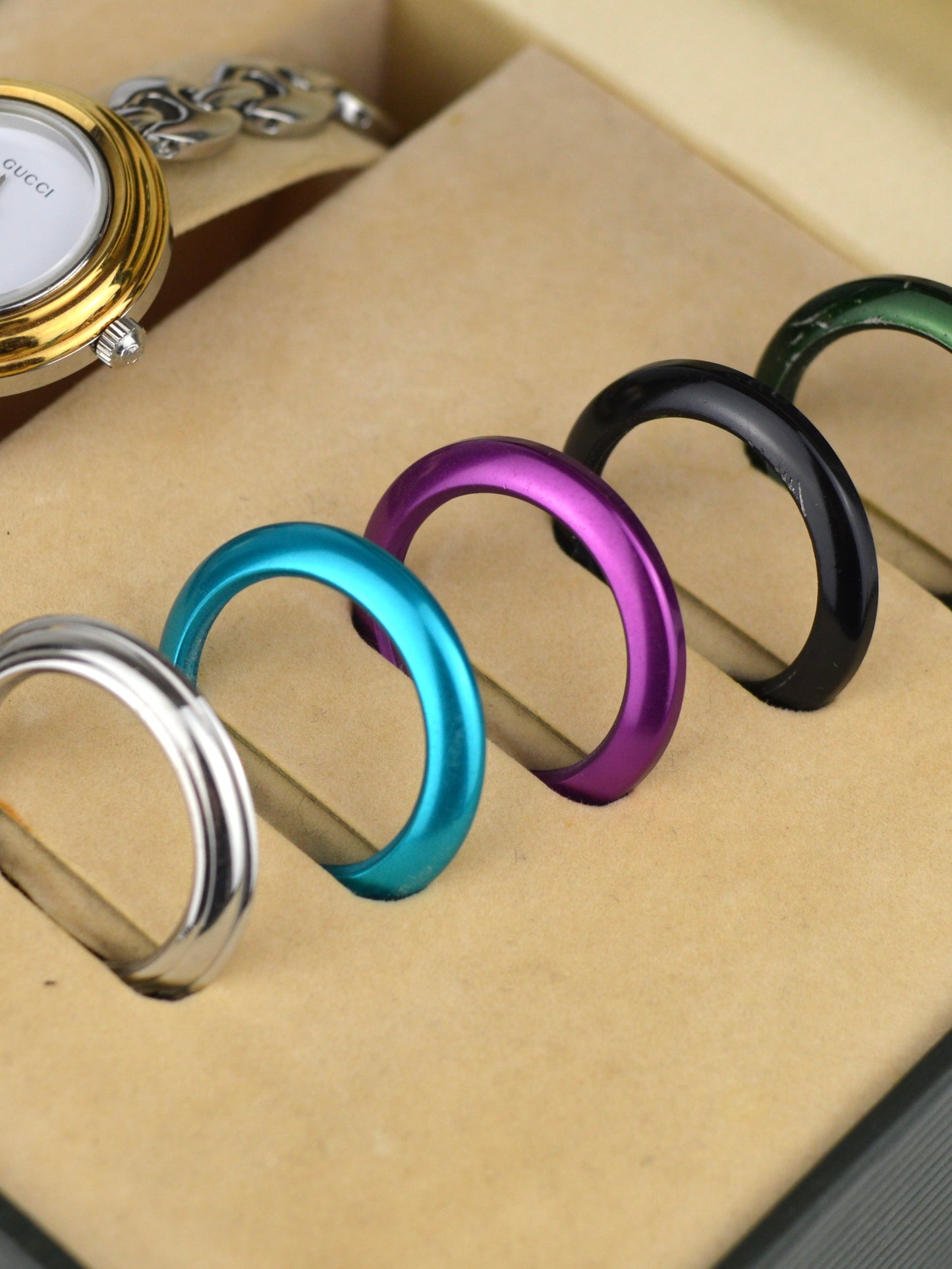 GUCCI INTERCHANGEABLE BEZEL WATCH