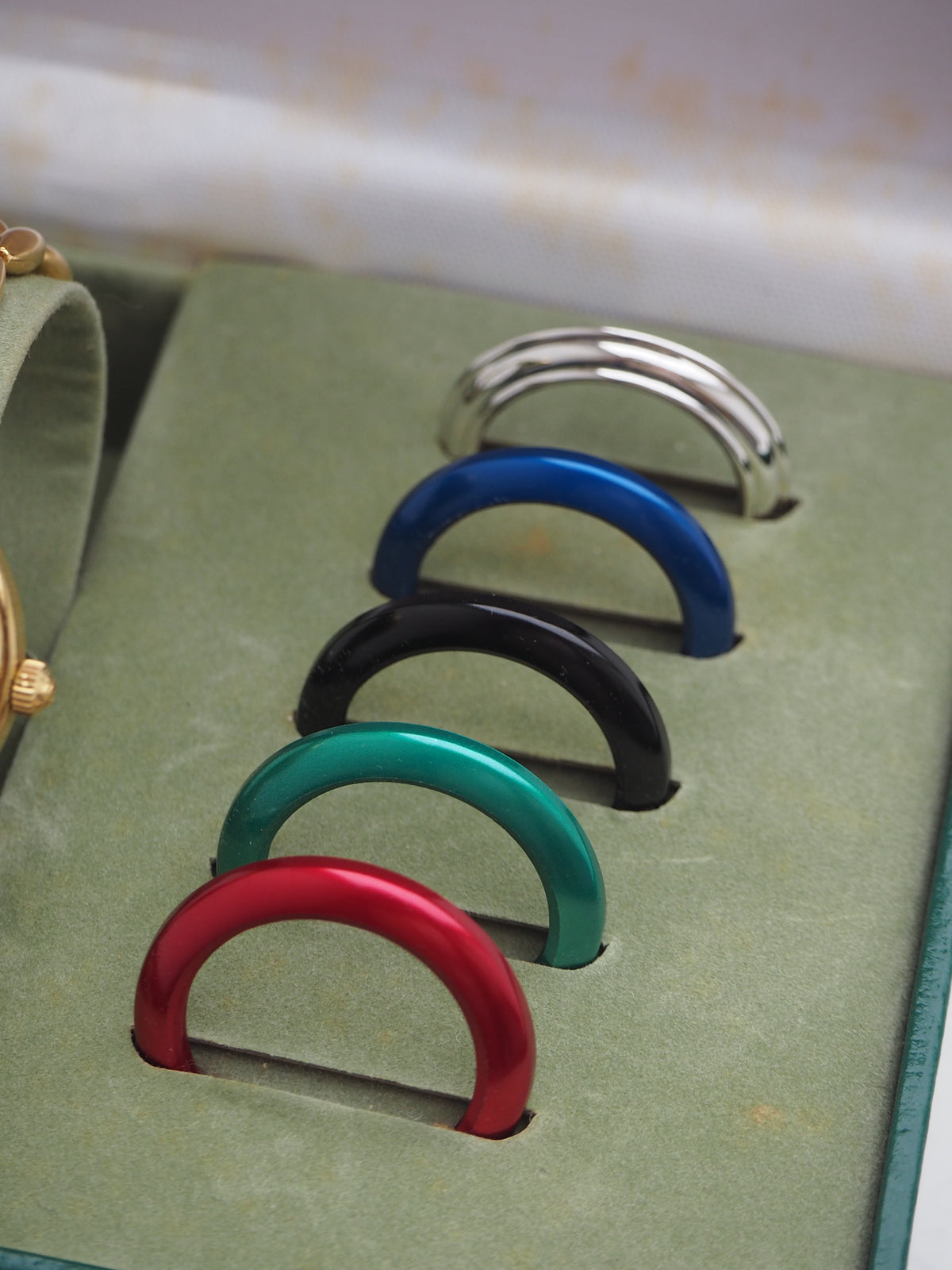 GUCCI INTERCHANGEABLE BEZEL WATCH