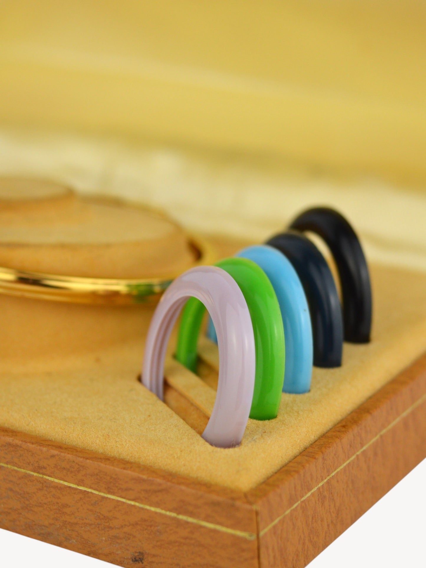 GUCCI INTERCHANGEABLE BEZEL WATCH