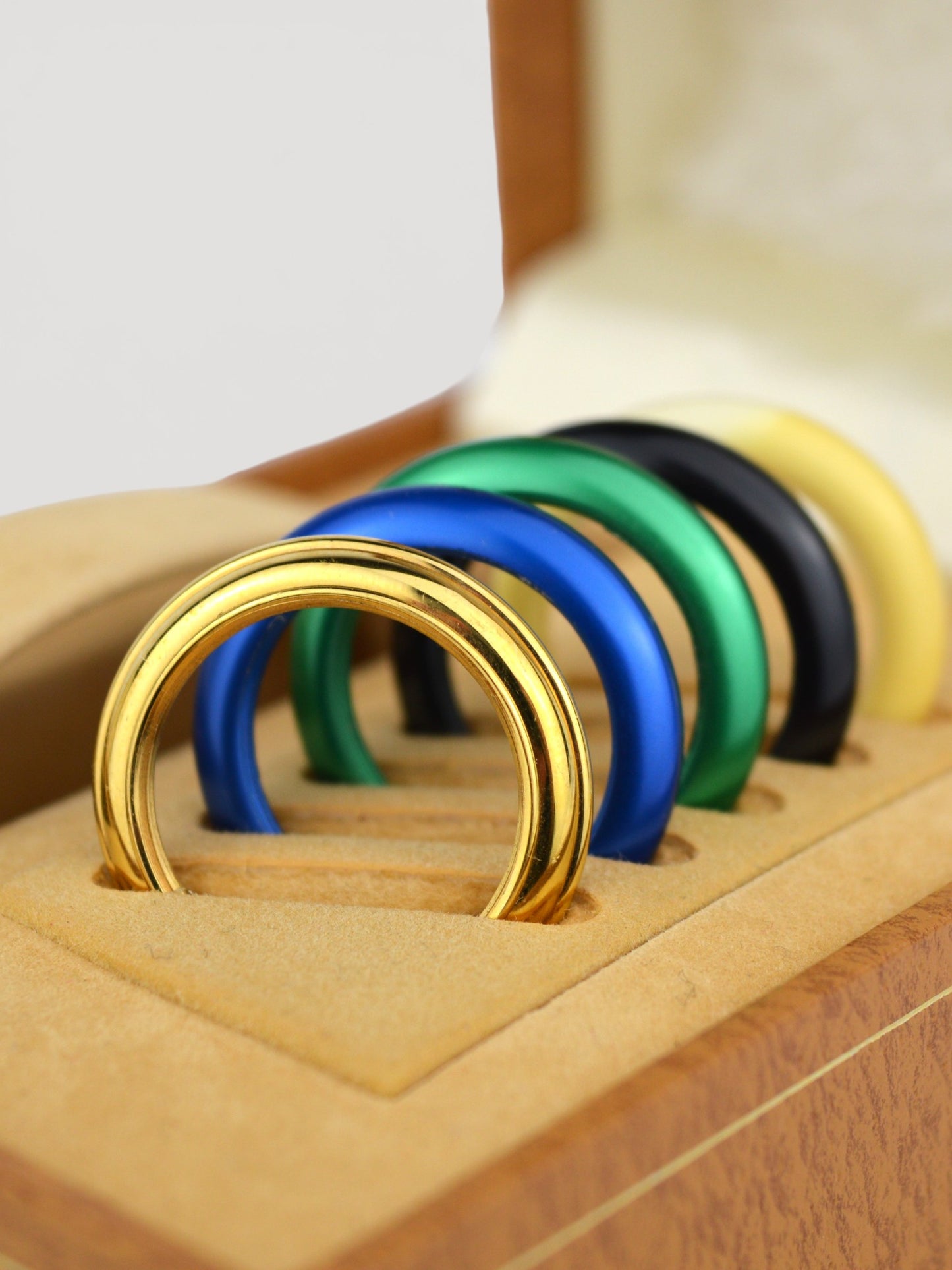 GUCCI INTERCHANGEABLE BEZEL WATCH