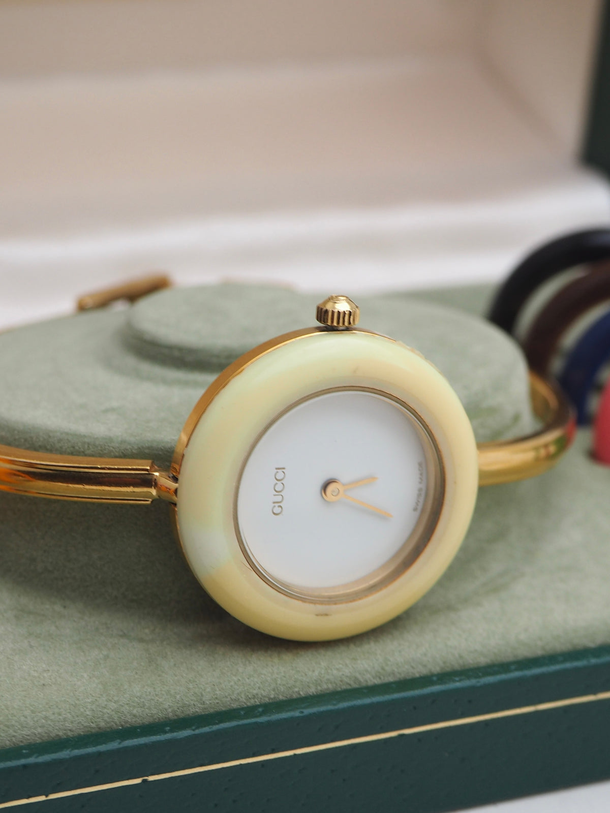 GUCCI INTERCHANGEABLE BEZEL WATCH