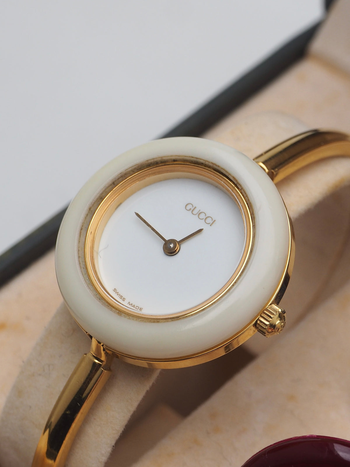 GUCCI INTERCHANGEABLE BEZEL WATCH