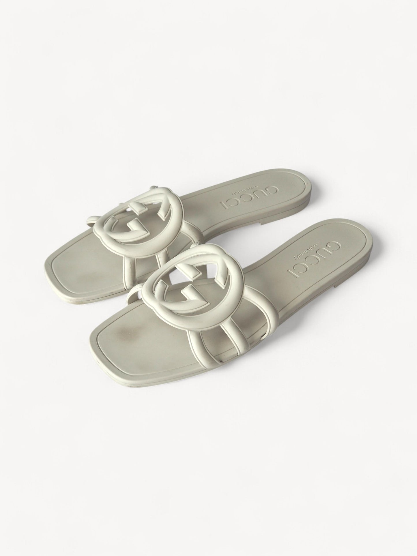 GUCCI INTERLOCKING G SLIDE SANDALS WHITE