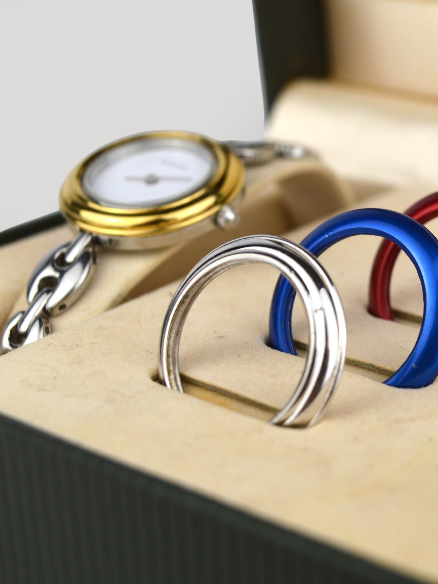 GUCCI INTERCHANGEABLE BEZEL WATCH