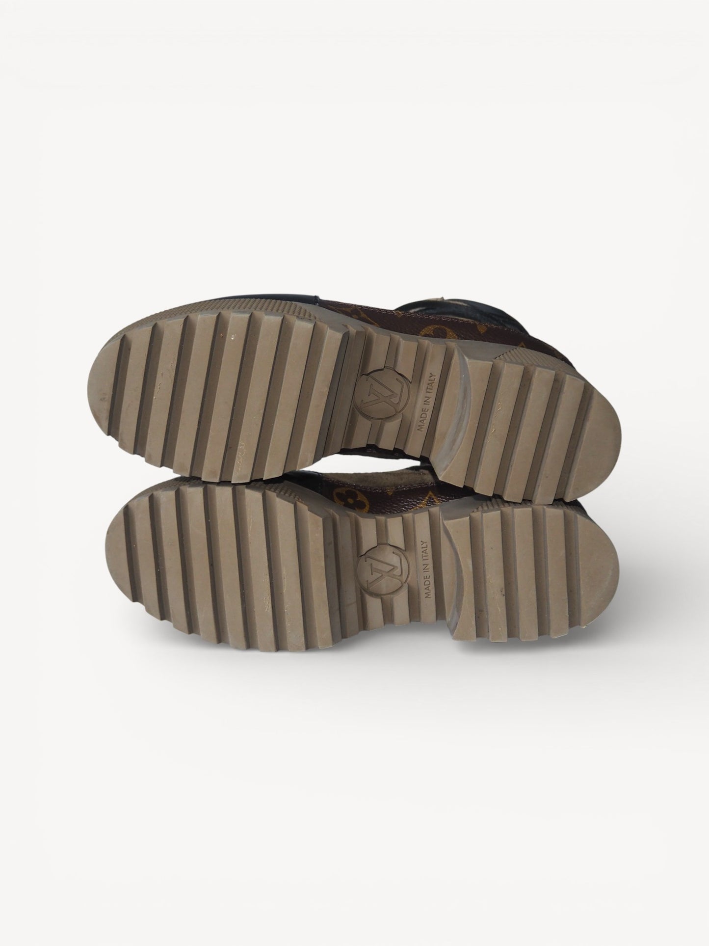 LOUIS VUITTON LAUREATE DESERT BOOTS - 36