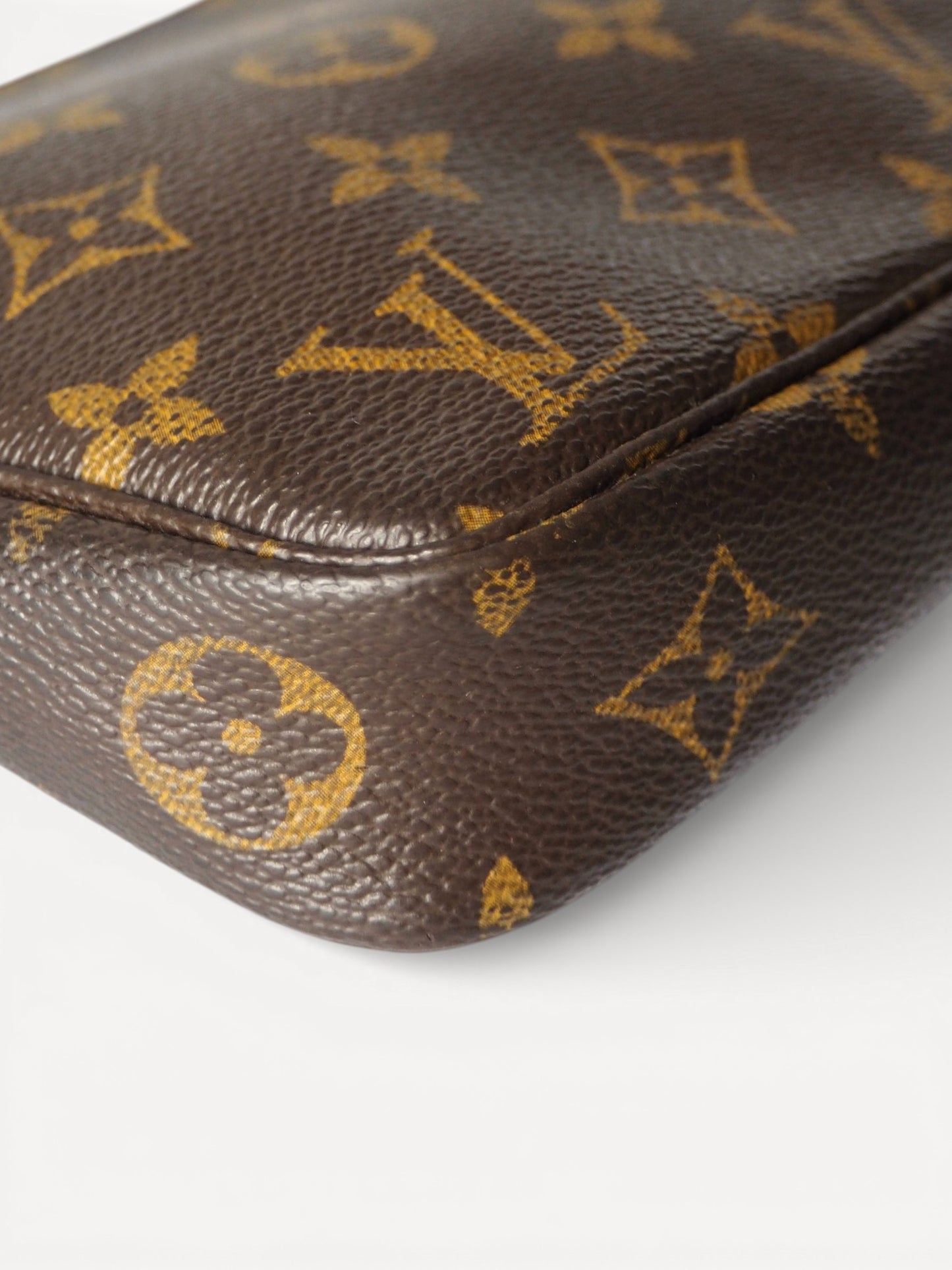 LOUIS VUITTON POCHETTE ACCESSOIRES