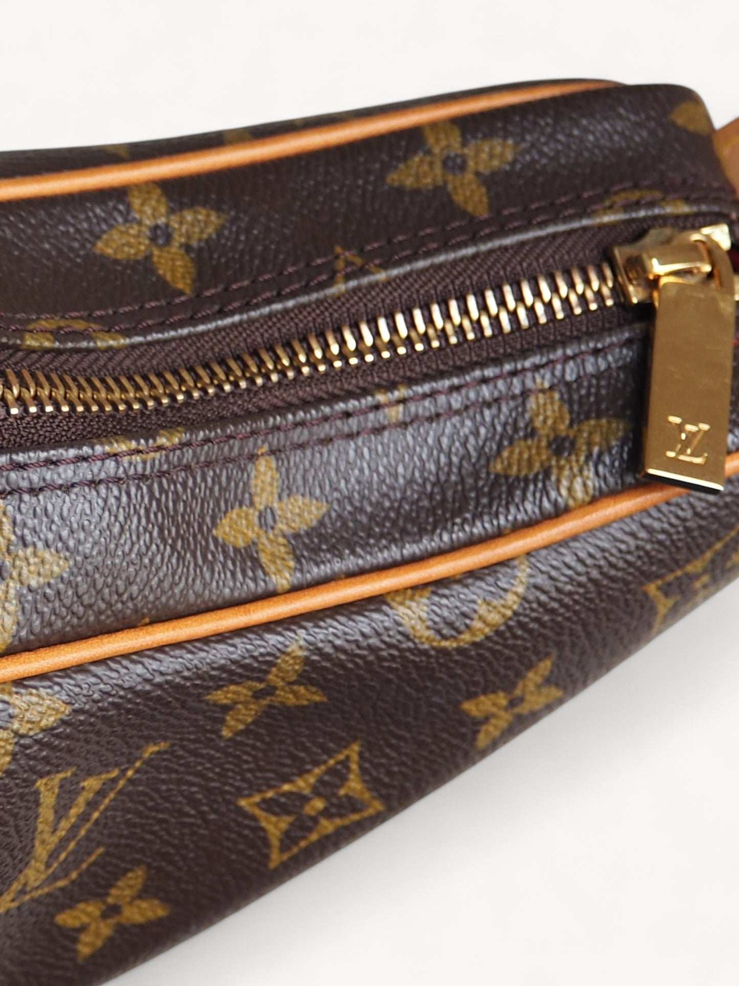 LOUIS VUITTON CROISSANT MM
