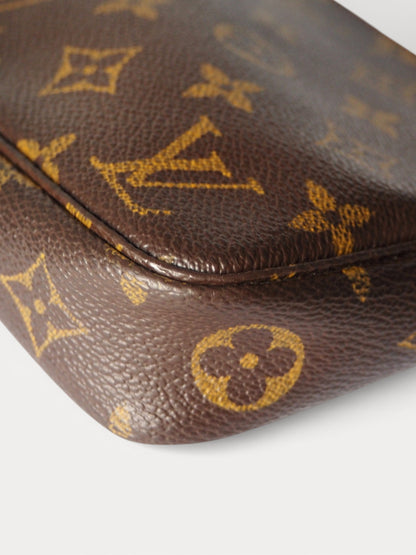 LOUIS VUITTON POCHETTE ACCESSOIRES