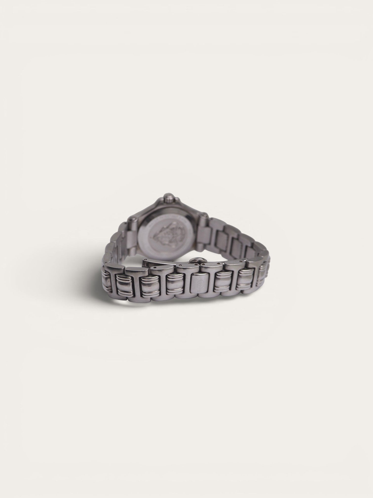 Gucci 9040L Stainless Steel Watch | Silver with Black Dial Gucci 9040L Stainless Steel Watch | Silver with Black Dial