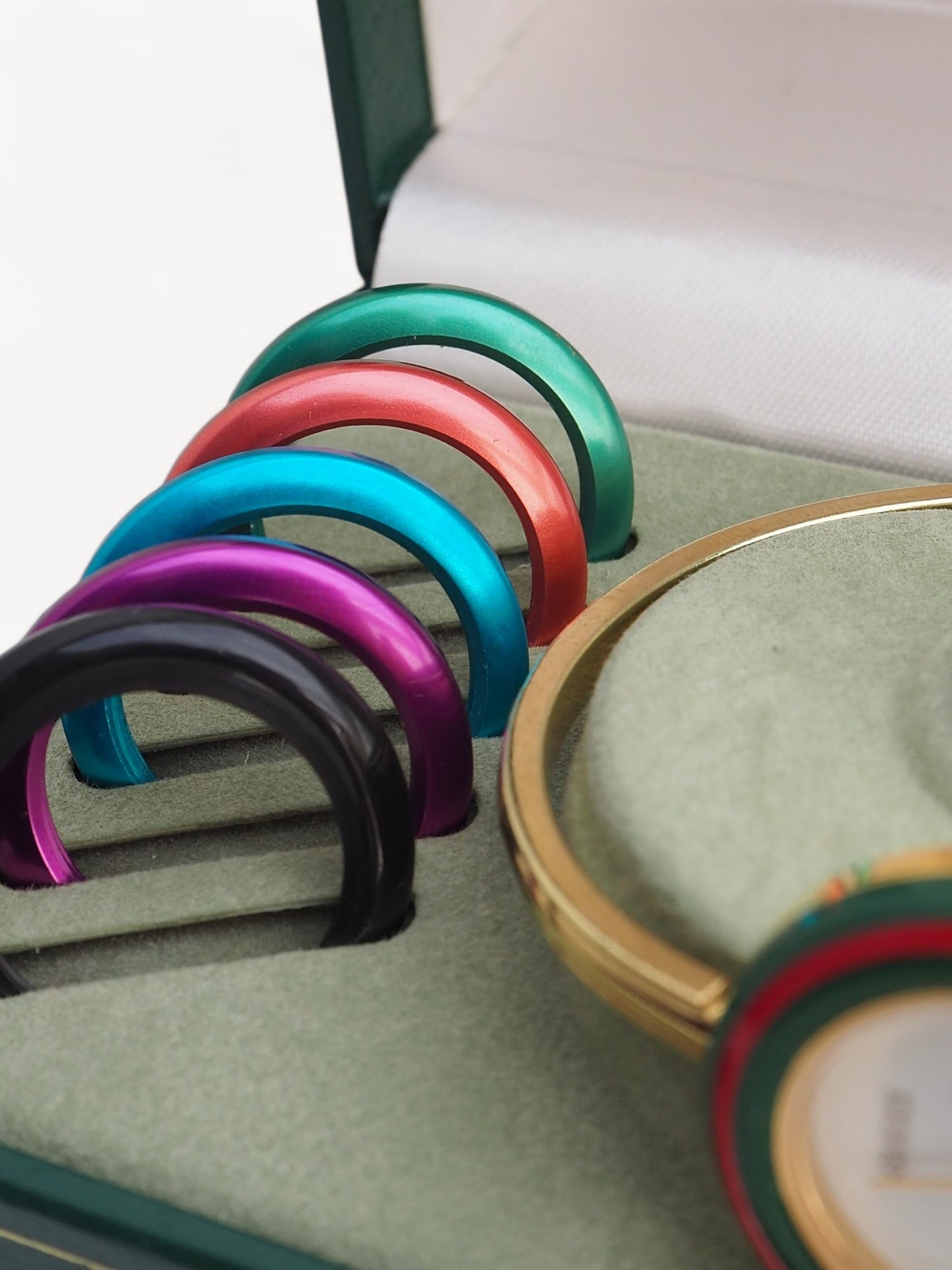 GUCCI INTERCHANGEABLE BEZEL WATCH