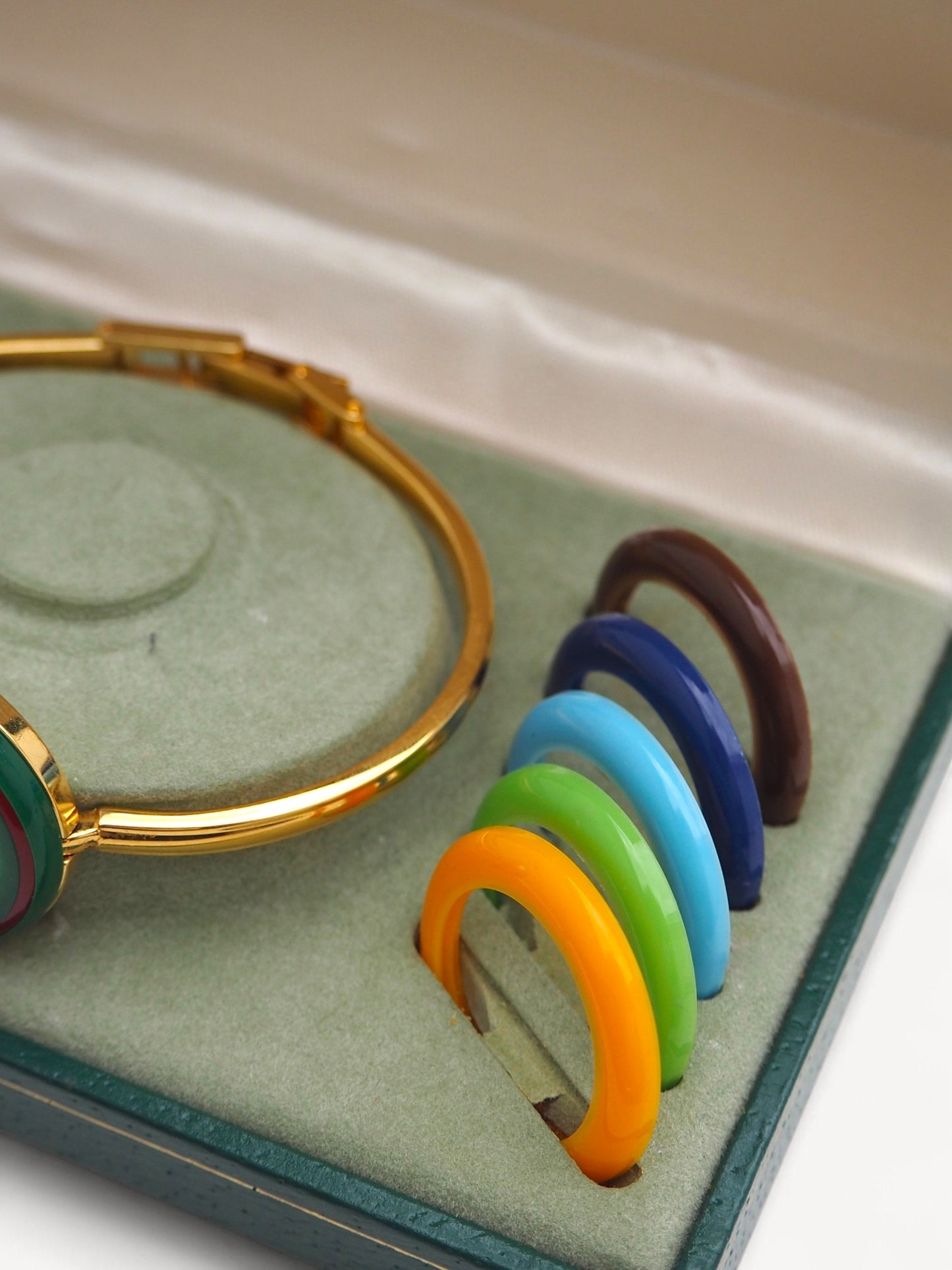 GUCCI INTERCHANGEABLE BEZEL WATCH